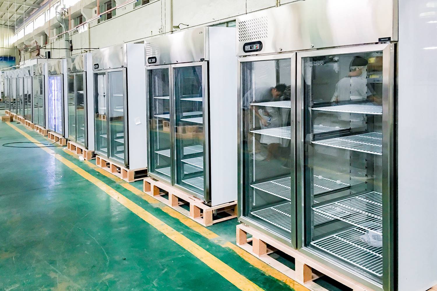 Glass Reach In Refrigerators Assembling Line