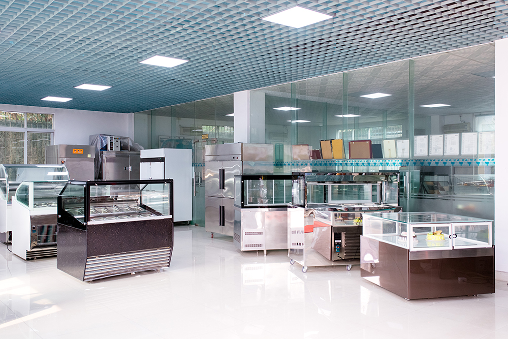 Refrigerated Bakery Glass Display Case - Showroom Picture (3)